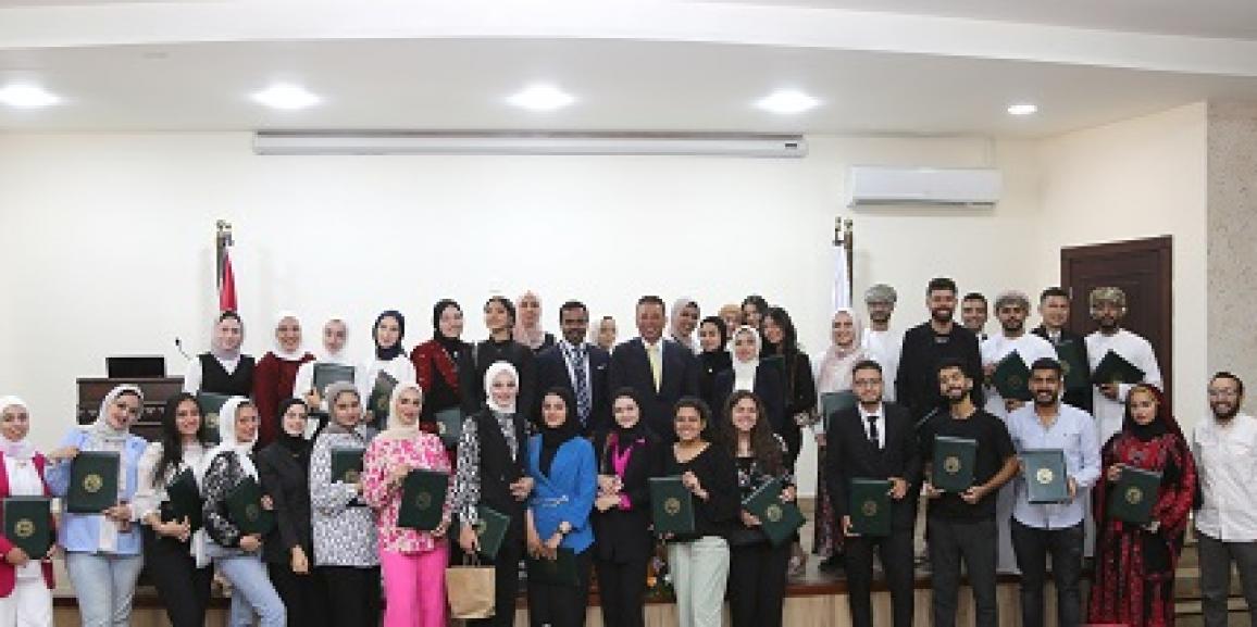 الزيتونة تحتفل بتخريج طلبة المجلس العربي للتدريب والابداع الطلابي